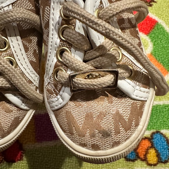 MK toddler girl 👧 shoes 👟 - Picture 6 of 9